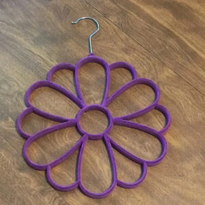 🧣 Scarf‎ organizer.